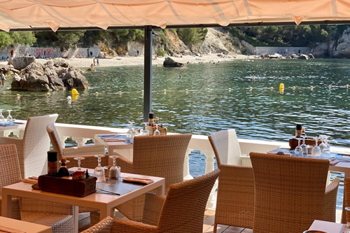 table les pieds dans l'eau la calanque anse magaud toulon